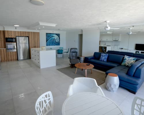 surfers-paradise-apartment-2-bedroom-deluxe-ocean-view-(1)