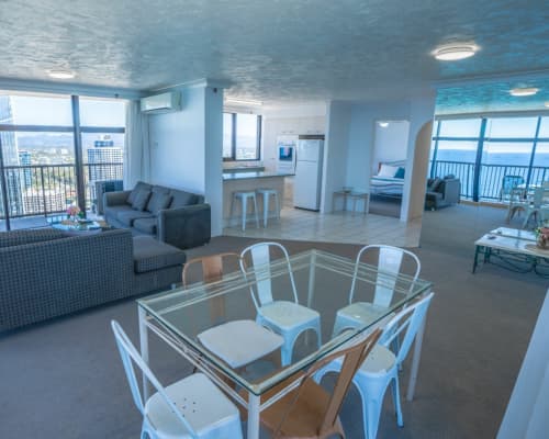 surfers-paradise-apartment-2-bedroom-standard-(1)