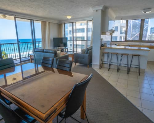 surfers-paradise-apartment-2-bedroom-standard-(3)