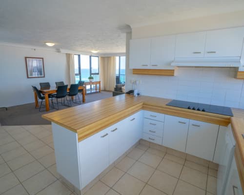 surfers-paradise-apartment-2-bedroom-standard-(7)