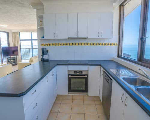 surfers-paradise-apartment-2-bedroom-standard-(8)