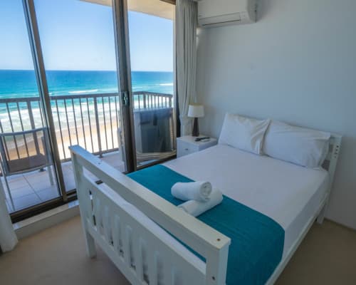 surfers-paradise-apartment-3-bedroom-oceanfront-(4)