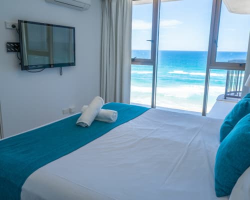 surfers-paradise-apartment-3-bedroom-oceanfront-(6)